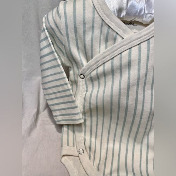 Pehr. LIKE NEW. Gender neutral side snap long sleeve onesie. - Picture 4 of 5